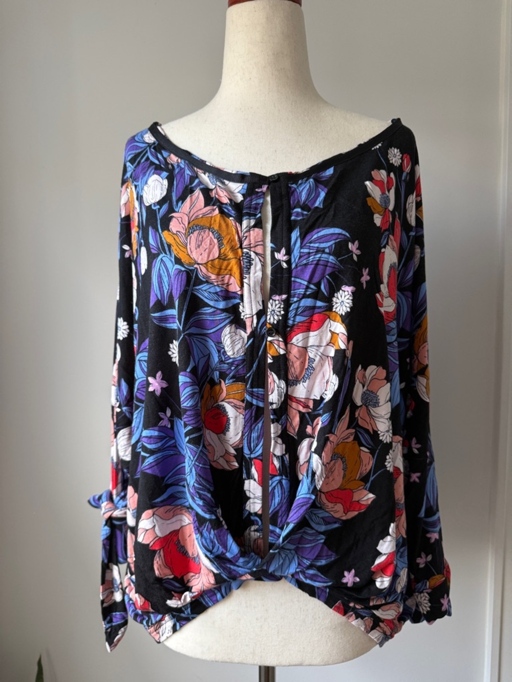 Free People Black Floral Tie-Cuff Blouse Keeping on Tee Tropical Oversized Top